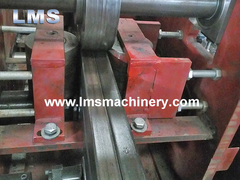 Closed Cross Beam Roll Forming And Welding Production Line